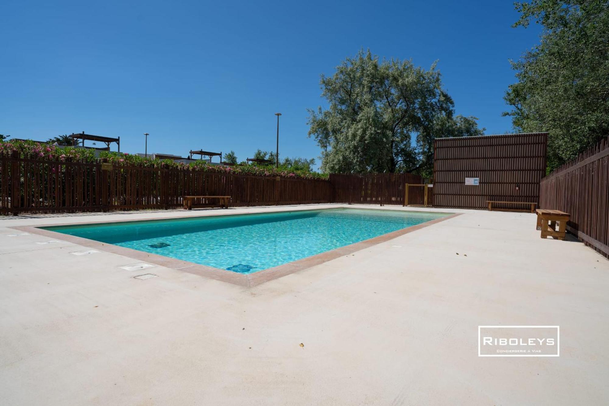 Villa T3 Climatisee En Residence Avec Piscine Vias Ngoại thất bức ảnh