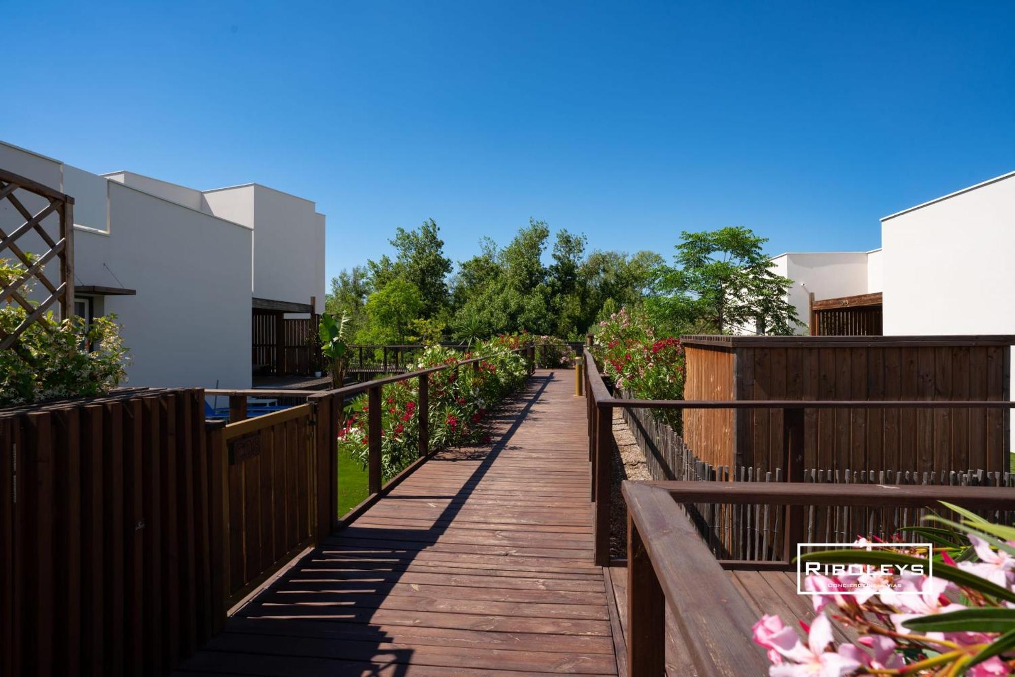 Villa T3 Climatisee En Residence Avec Piscine Vias Ngoại thất bức ảnh